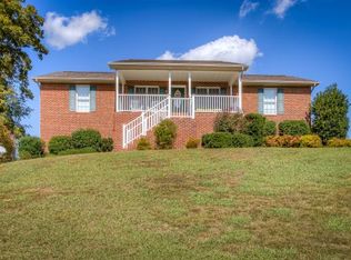 504 Lindsey Dr, Mt Carmel, TN 37645