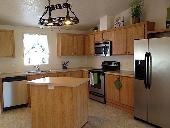 4th image of 210 Schoolhouse Ln