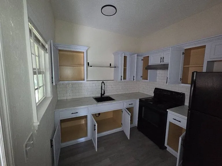 541 Woodbine St #2 — Photo 5