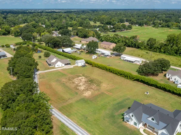 117 Pondview Ln, Youngsville, LA 70592