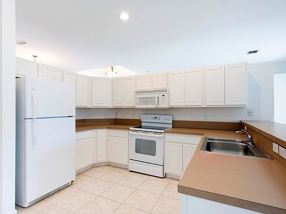 5th image of 5526 NW Cordrey Street