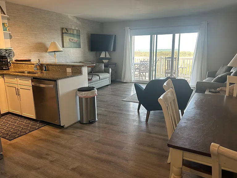 512 Carolina Beach Ave N #1A — Photo 10