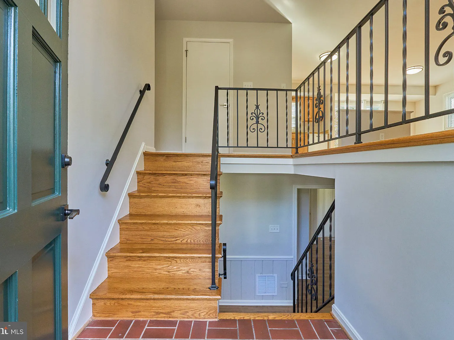 3 bed, 3.0 bath, 2768 sqft, $3,850 — Photo 3