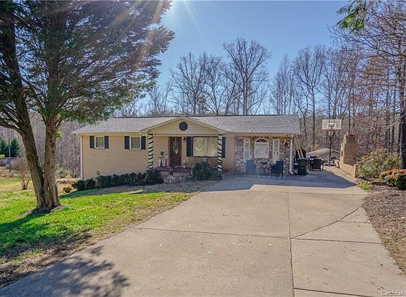 2nd image of 1810 Green Valley Dr