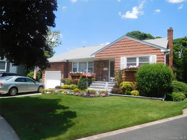 1396 Van Nostrand Place, North Merrick, NY 11566