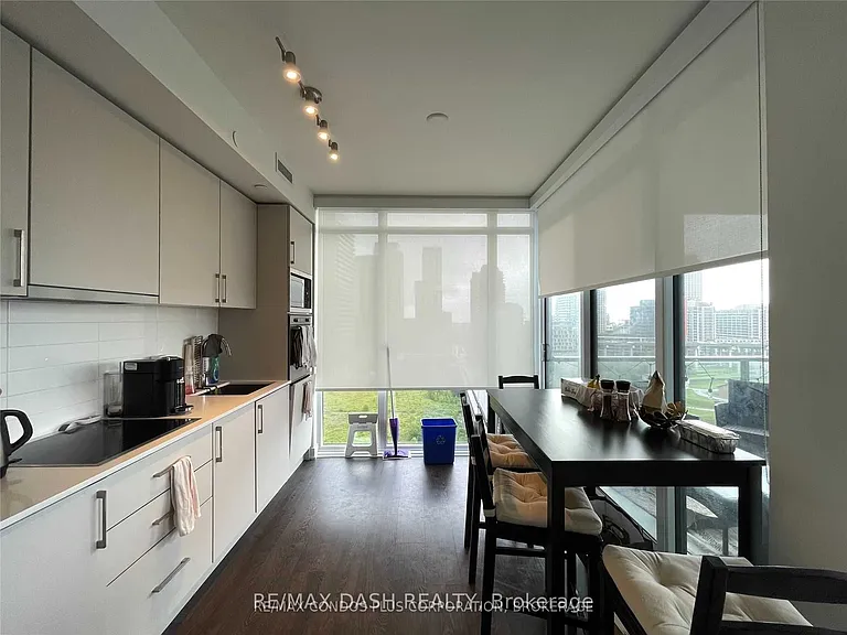 27 Bathurst St #902W — Photo 11