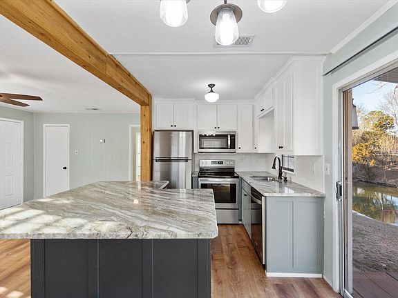 5th image of 606 W Aquarius Ct