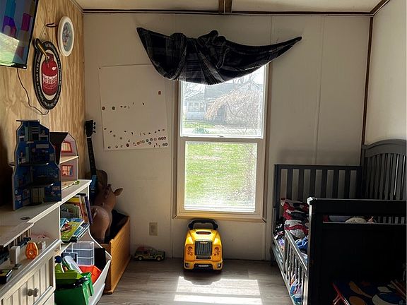 5th image of 106 W Walnut St