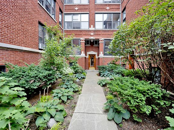2nd image of 1915 W Montrose Ave #2