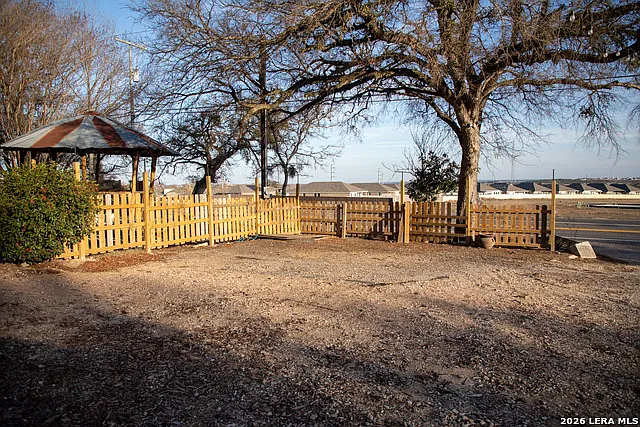 5441 FM 1102 — Photo 4