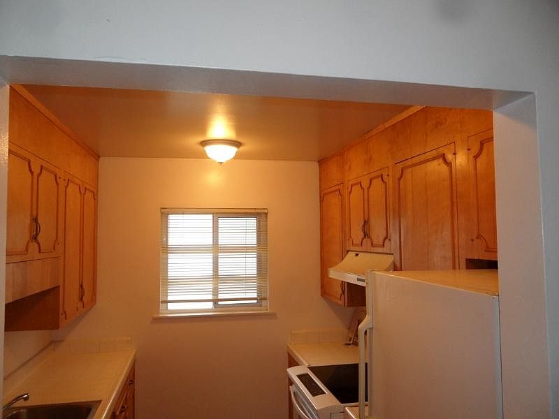 2nd image of 115 W Arrellaga St APT C