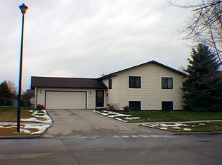 3706 19th Ave S, Grand Forks, ND 58201
