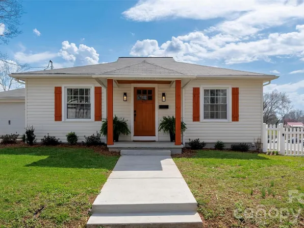 411 W Sycamore St, Lincolnton, NC 28092