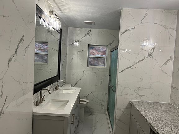 3rd image of 2266 W Oak St