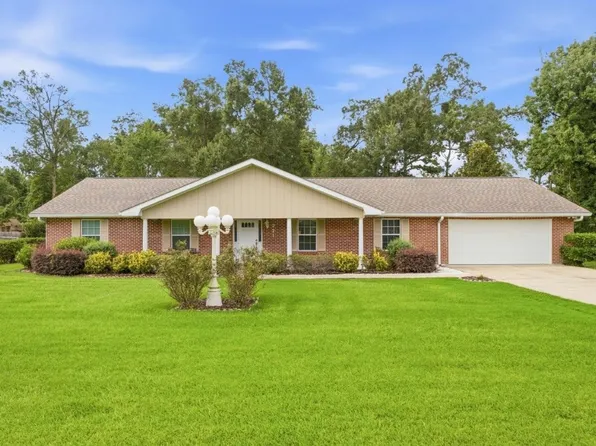 221 S Presidential Cir, Lake Charles, LA 70611