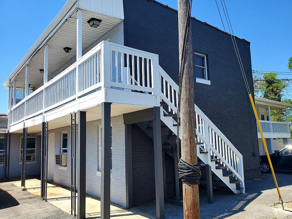 2nd image of 211 Madison St #8