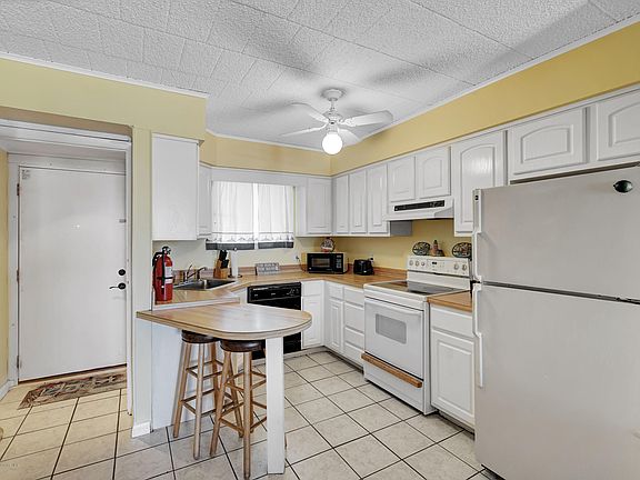 4th image of 51 Hiering Ave #11