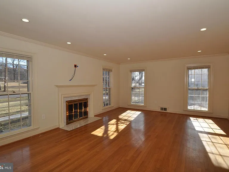 11132 Luxmanor Rd — Photo 9