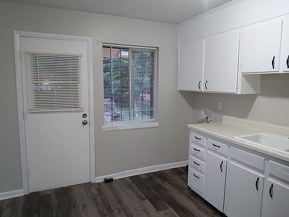 3rd image of 1820 3rd Pl SW