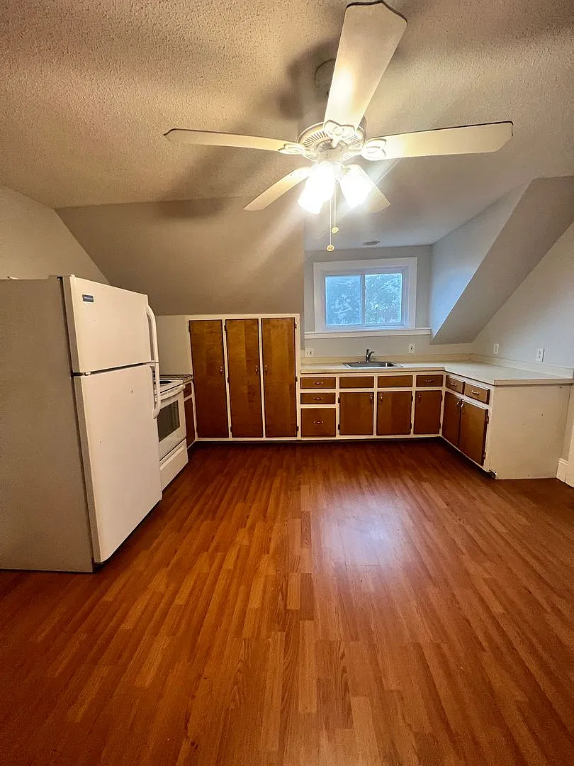 17 Burnham St - Blue Pod — Photo 1