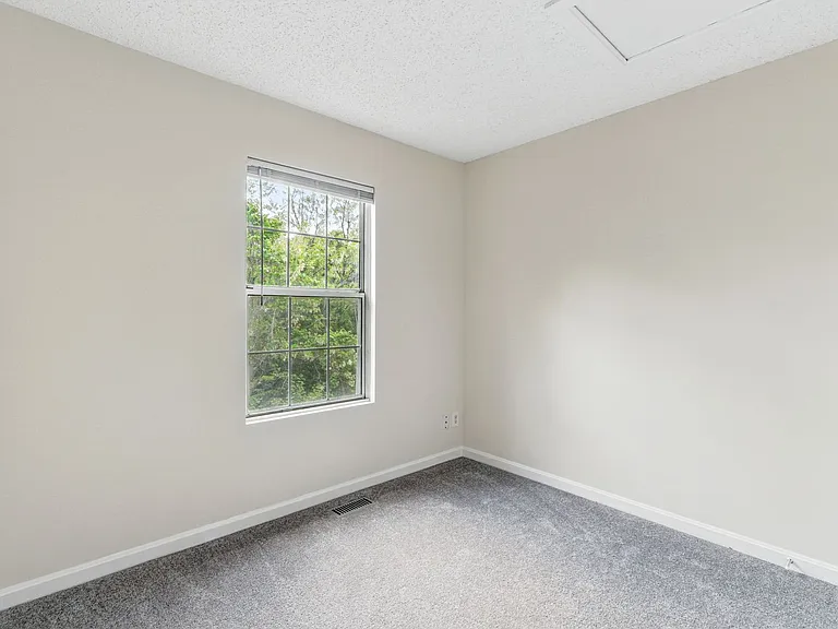 505 Knollwood Ct — Photo 16