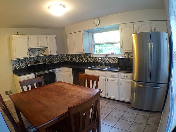 4th image of 270 Pedretti Ave