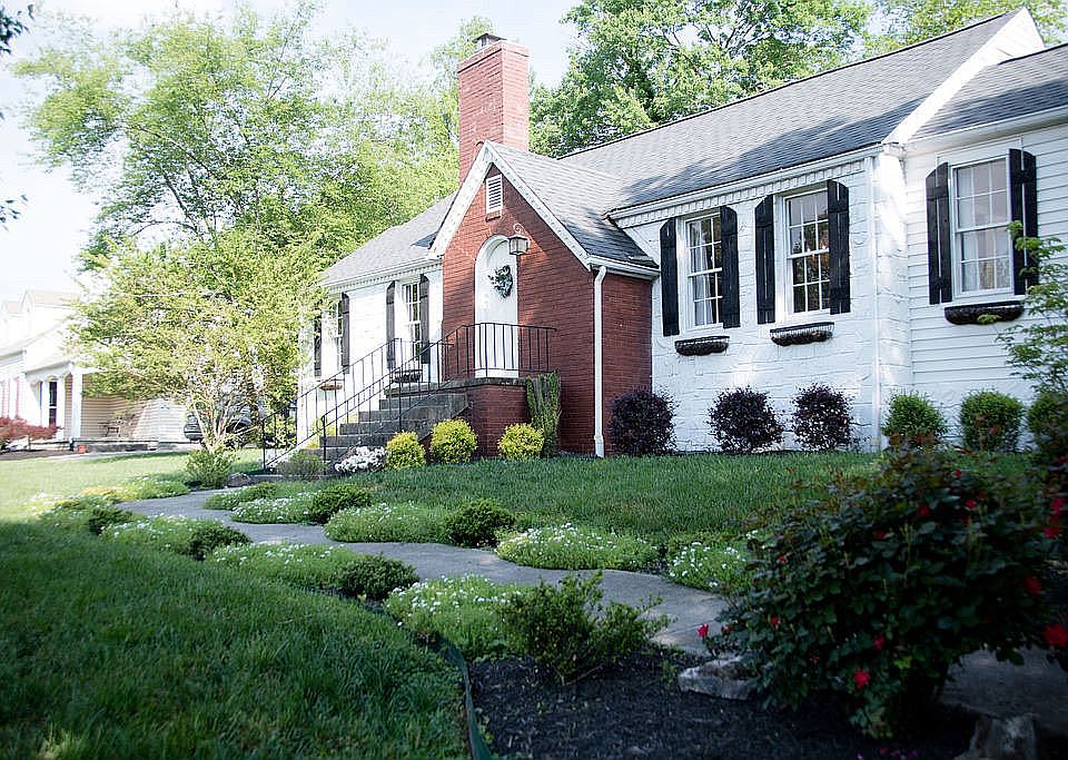 1st image of 305 Elmwood Dr