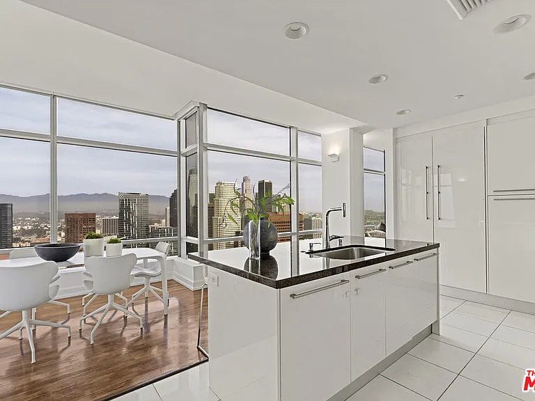 900 W Olympic Blvd #47G — Photo 17
