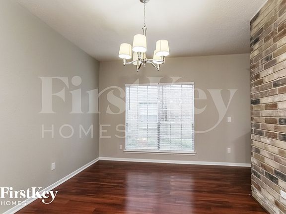 5th image of 123 S Village Knoll Cir