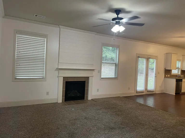 765 Westmoreland Ln — Photo 5