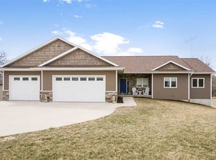 3105 E View Circle Dr, Riverside, IA 52327