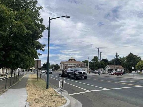 Exterior Neighborhood (street photo)