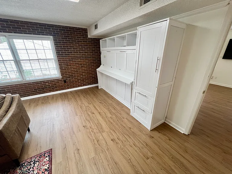 605 Regent Rd — Photo 21