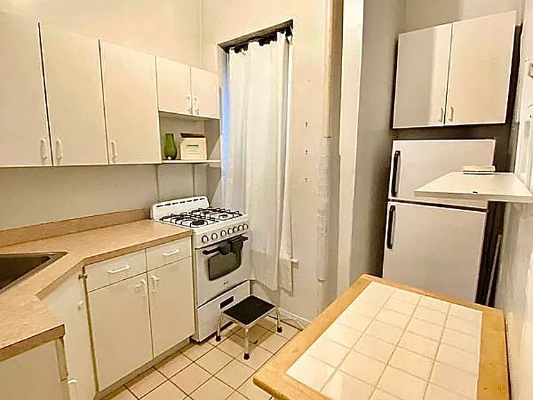 41 W 64th St #5C — Photo 5