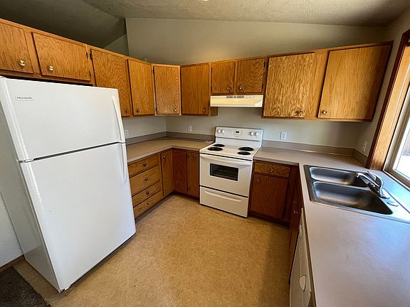4th image of 565 NE Norton Ave