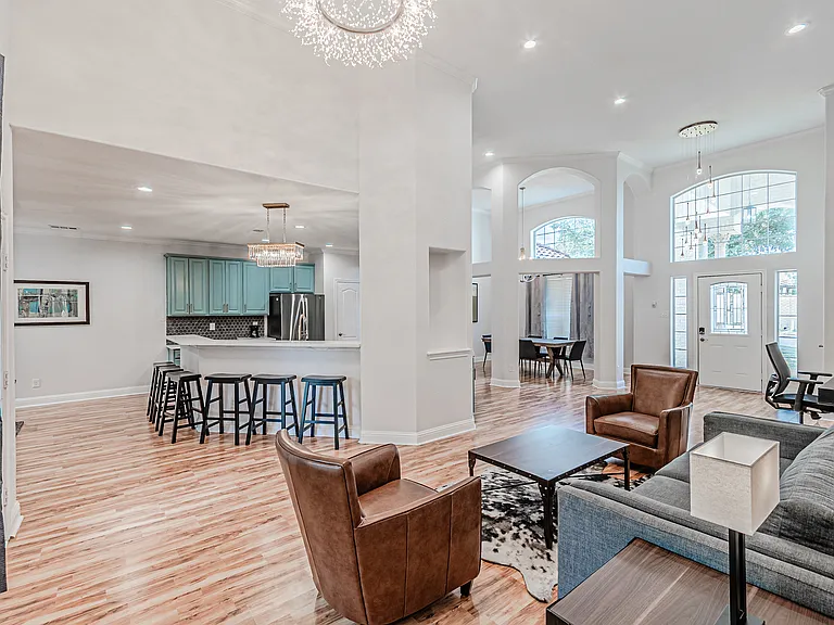 4224 Las Brisas Dr — Photo 3