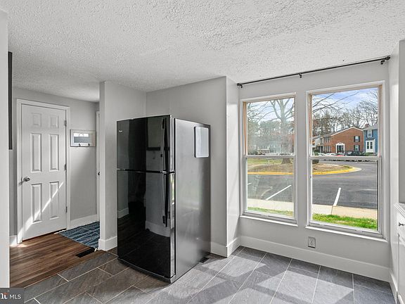 5th image of 16130 Henderson Ln