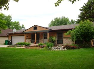 492 Shady Ridge Rd NW, Hutchinson, MN 55350