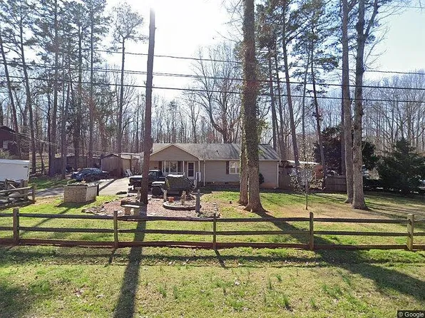 8523 Lochinvar Dr, Charlotte, NC 28227