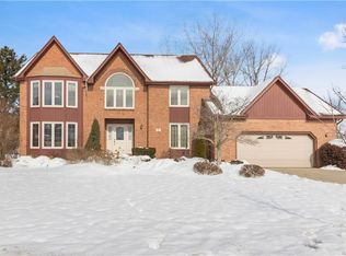 2 Plumwood Ct, East Amherst, NY 14051