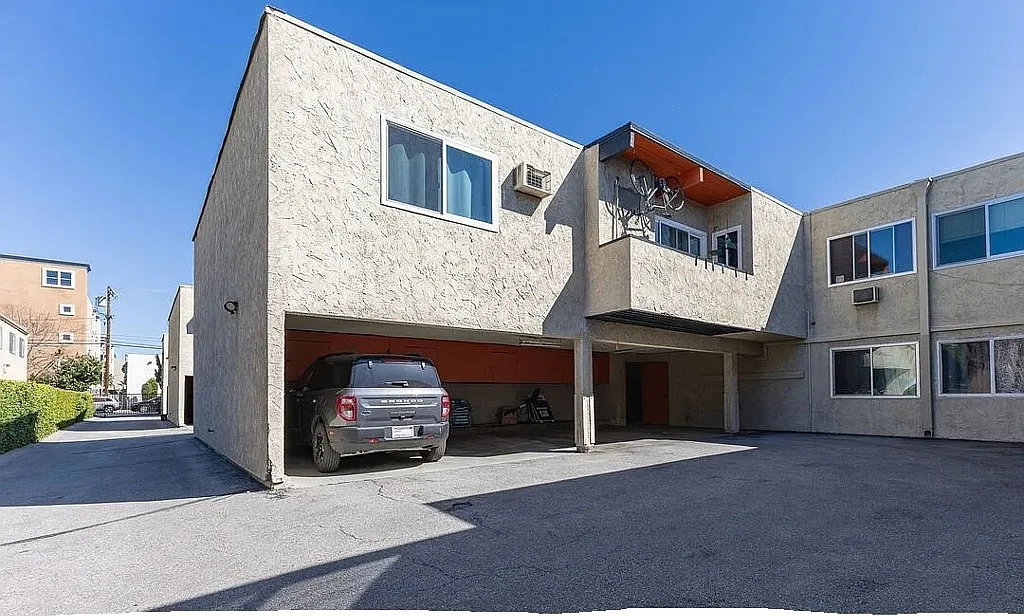 1 bed, 700 sqft, $2,200 — Photo 4