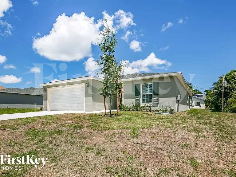 961 SW College Park Rd — Photo 2