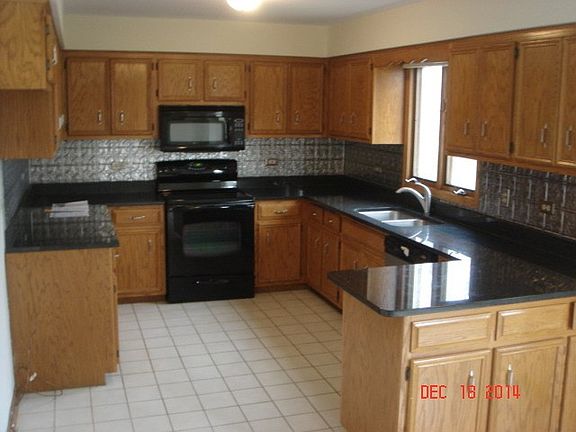 4th image of 17405 Queen Ann Ln
