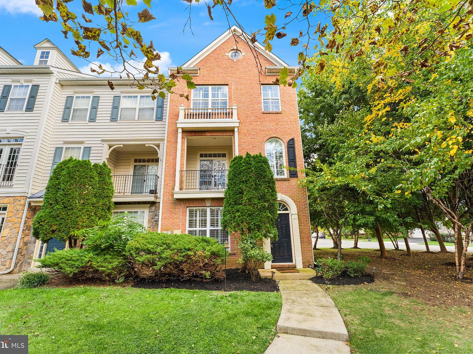 3 bed, 4.0 bath, 1966 sqft, $3,250 — Photo 1