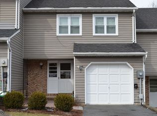 8 Stockton Ct, Morris Plains, NJ 07950
