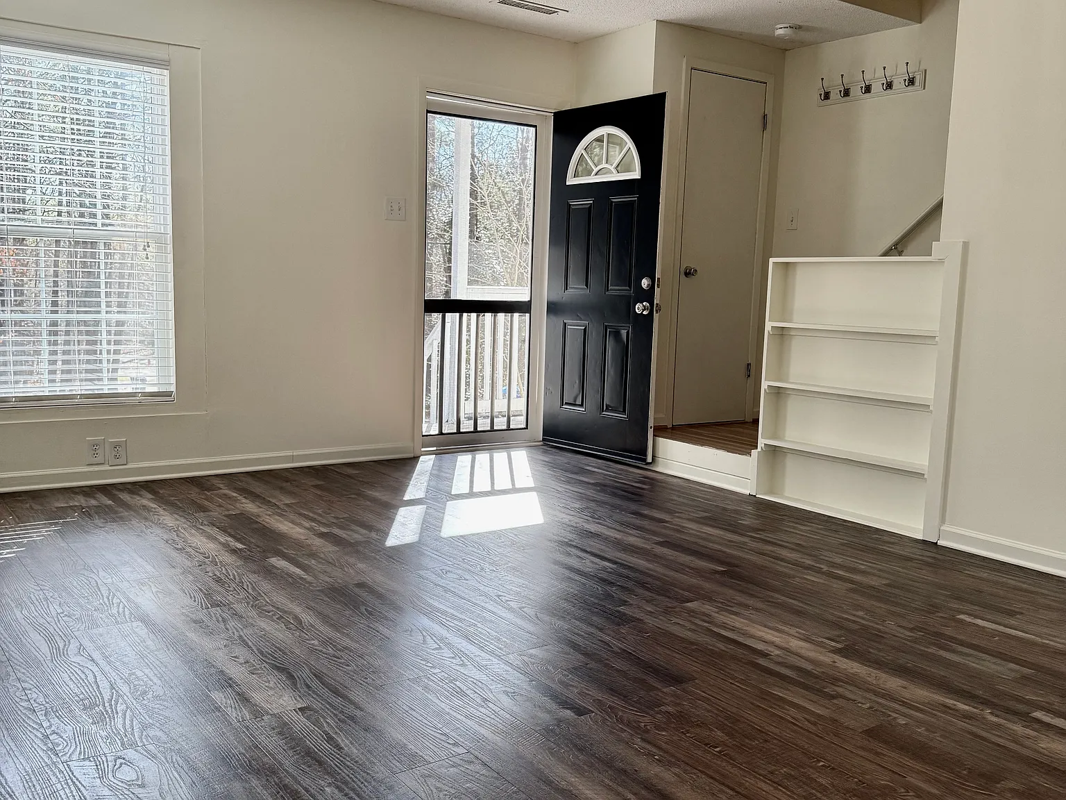 2 bed, 1.5 bath, 961 sqft, $1,420 — Photo 4