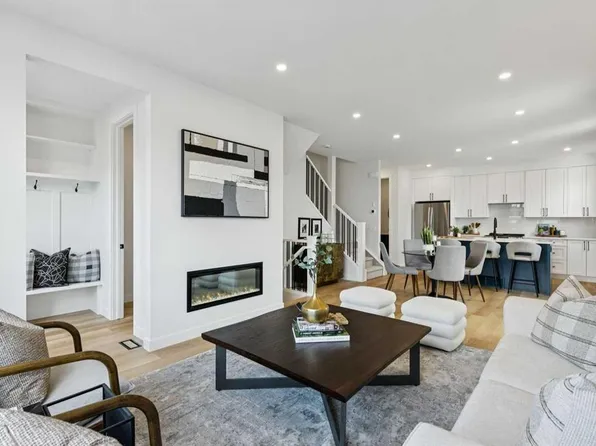 440 E 32nd Ave NW #3, Calgary, AB T2M 2P9