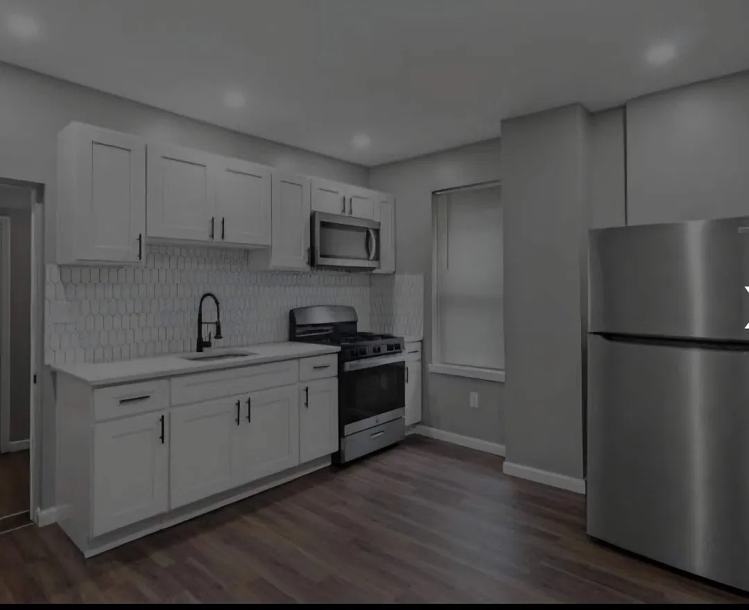 3 bed, 980 sqft, $2,100 — Photo 2