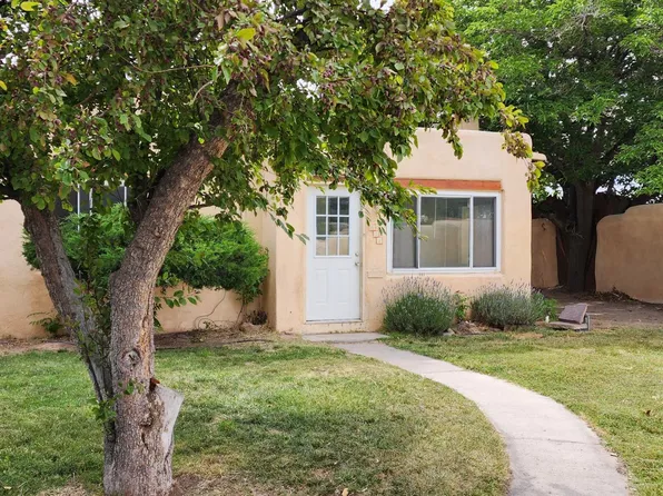 631 Lafayette Dr NE, Albuquerque, NM 87106