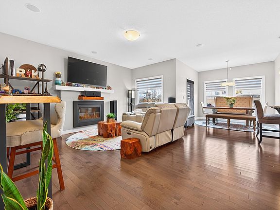 5th image of 3306 Hilton Cres NW